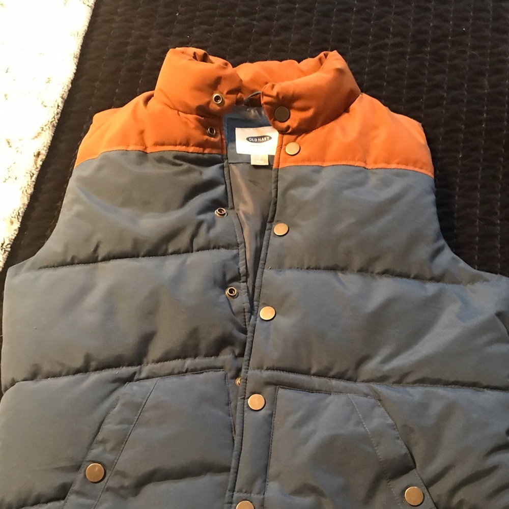 Old Navy men’s small puffer vest